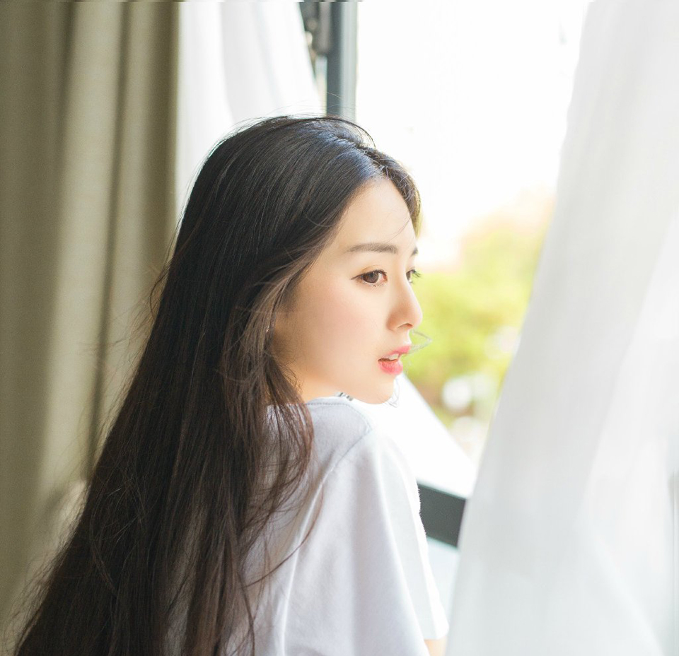 在一念之间，恨久了，说不定是另一片天空。等待太久，心会干涸么?虽然时间冲淡了一切，而心却在原来的位置，执着的跳着……